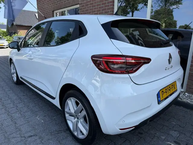 Renault Clio view 6