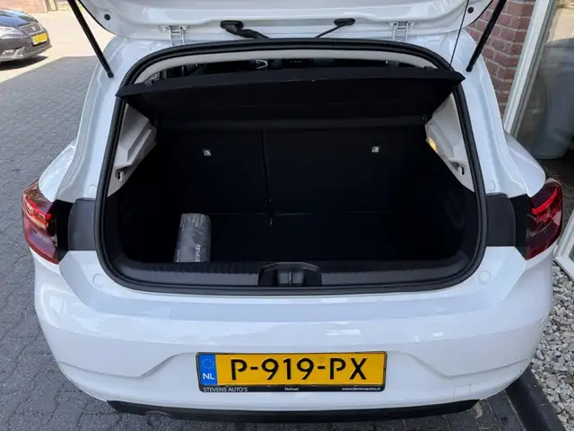 Renault Clio view 12