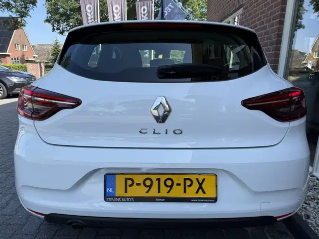 Renault Clio view 11