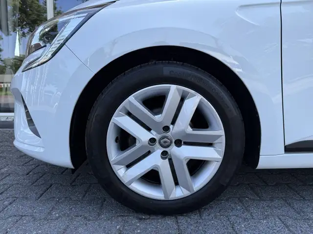 Renault Clio view 18
