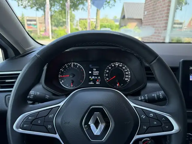 Renault Clio view 8