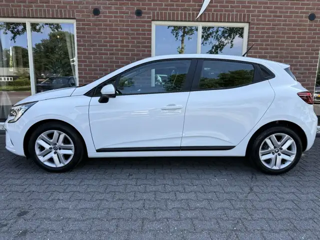 Renault Clio view 2