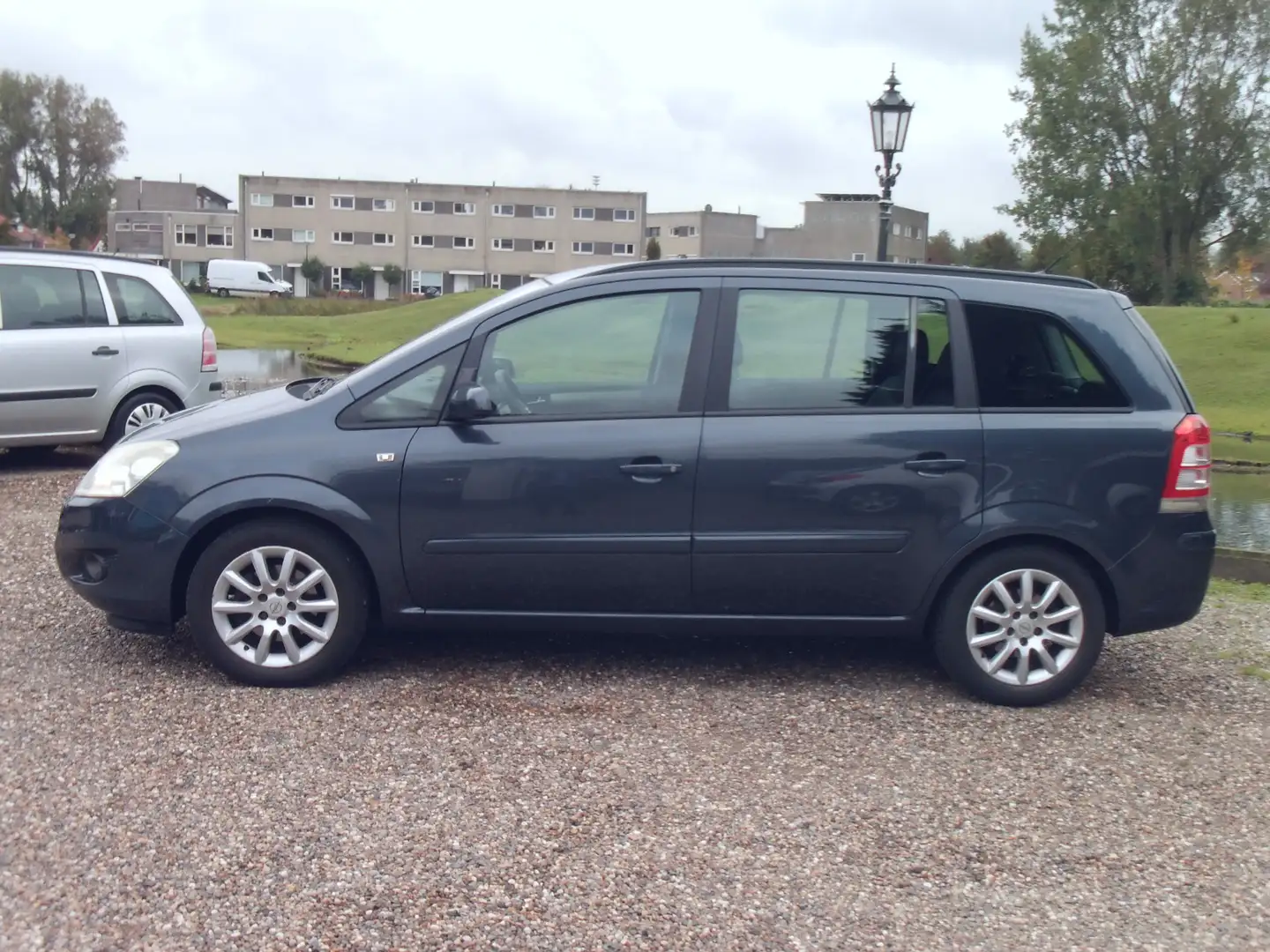 Opel Zafira 1.6 Temptation - Airco - 7 Persoons Grijs - 2