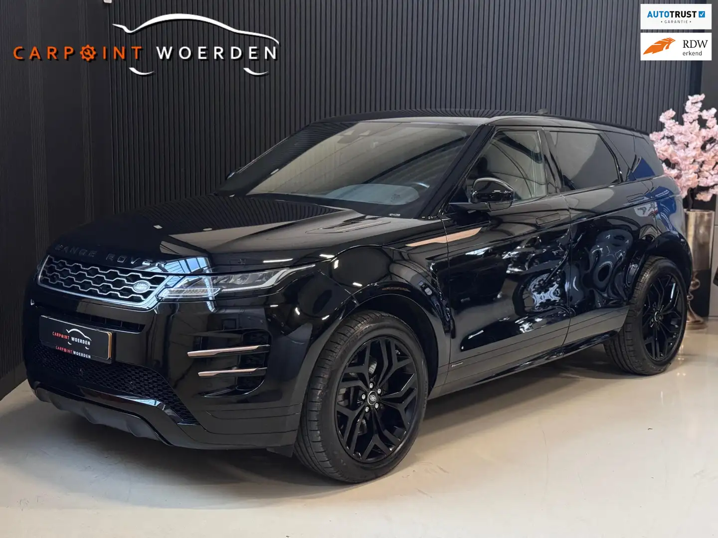 Land Rover Range Rover Evoque 2.0 D150 AWD R-Dynamic SE | LEDER | CAMERA Zwart - 1