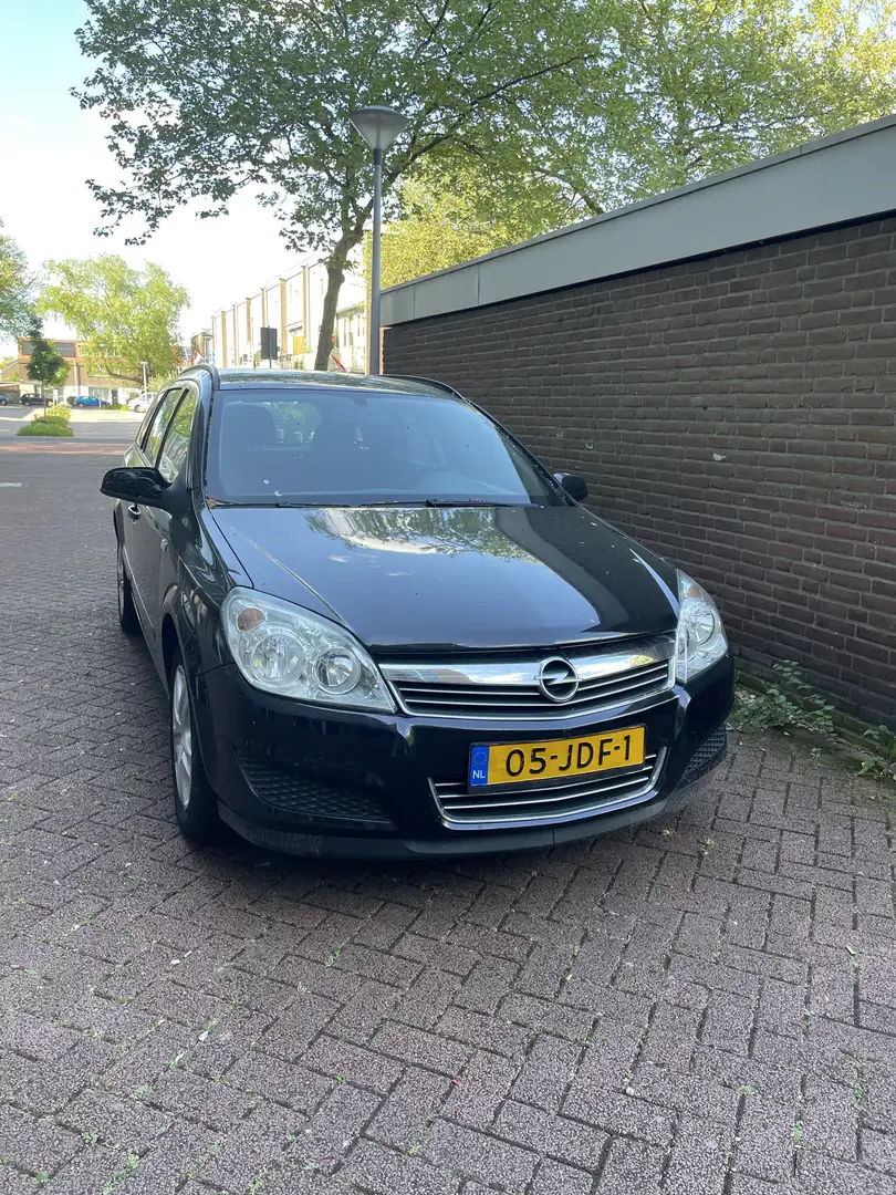 Opel Astra 1.6 Essentia Zwart - 1