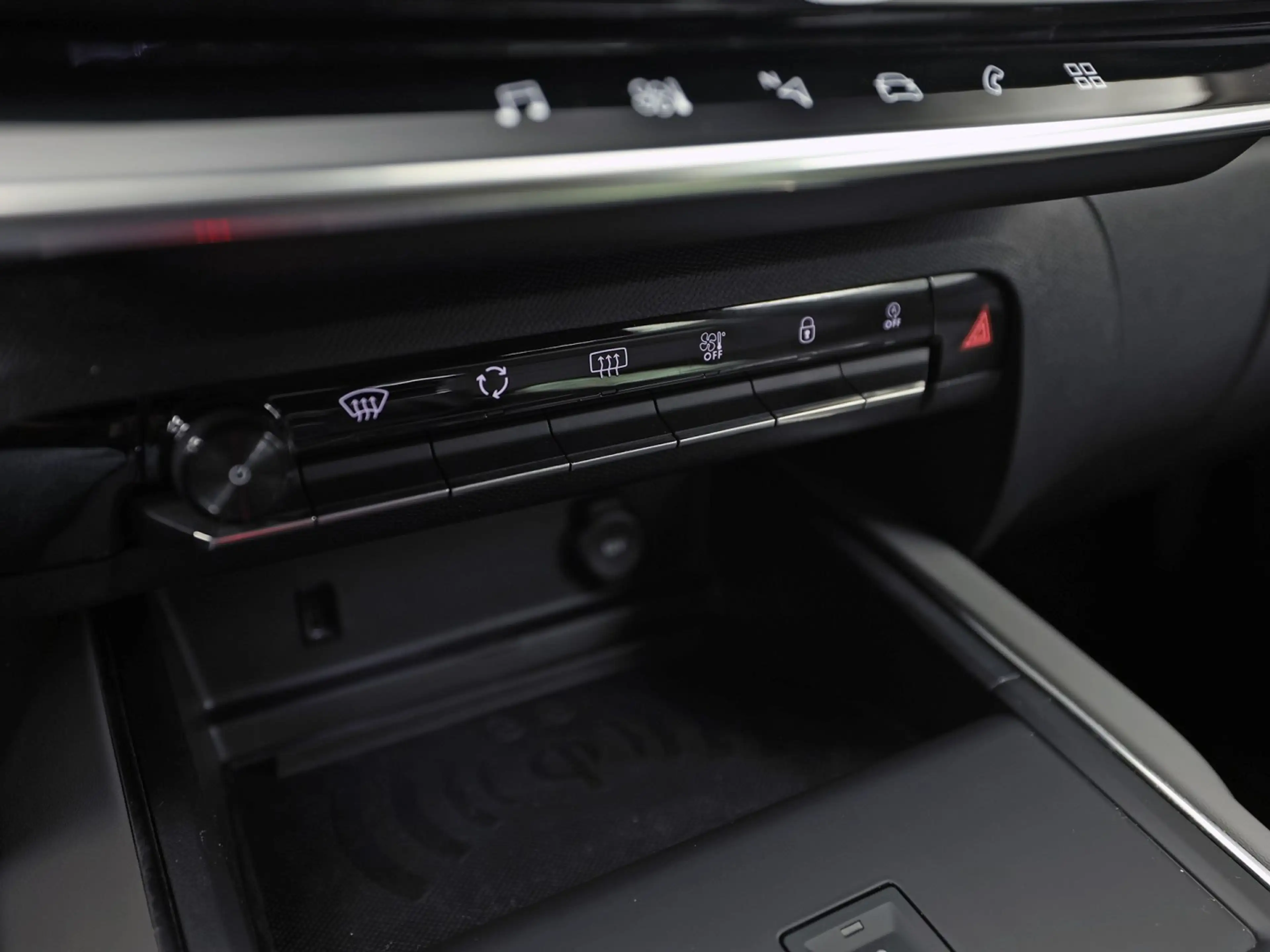 Citroen C5 Aircross 1.2 PureTech Sport (VIRTUAL COCKPIT, APPLE CARPLAY — photo 30