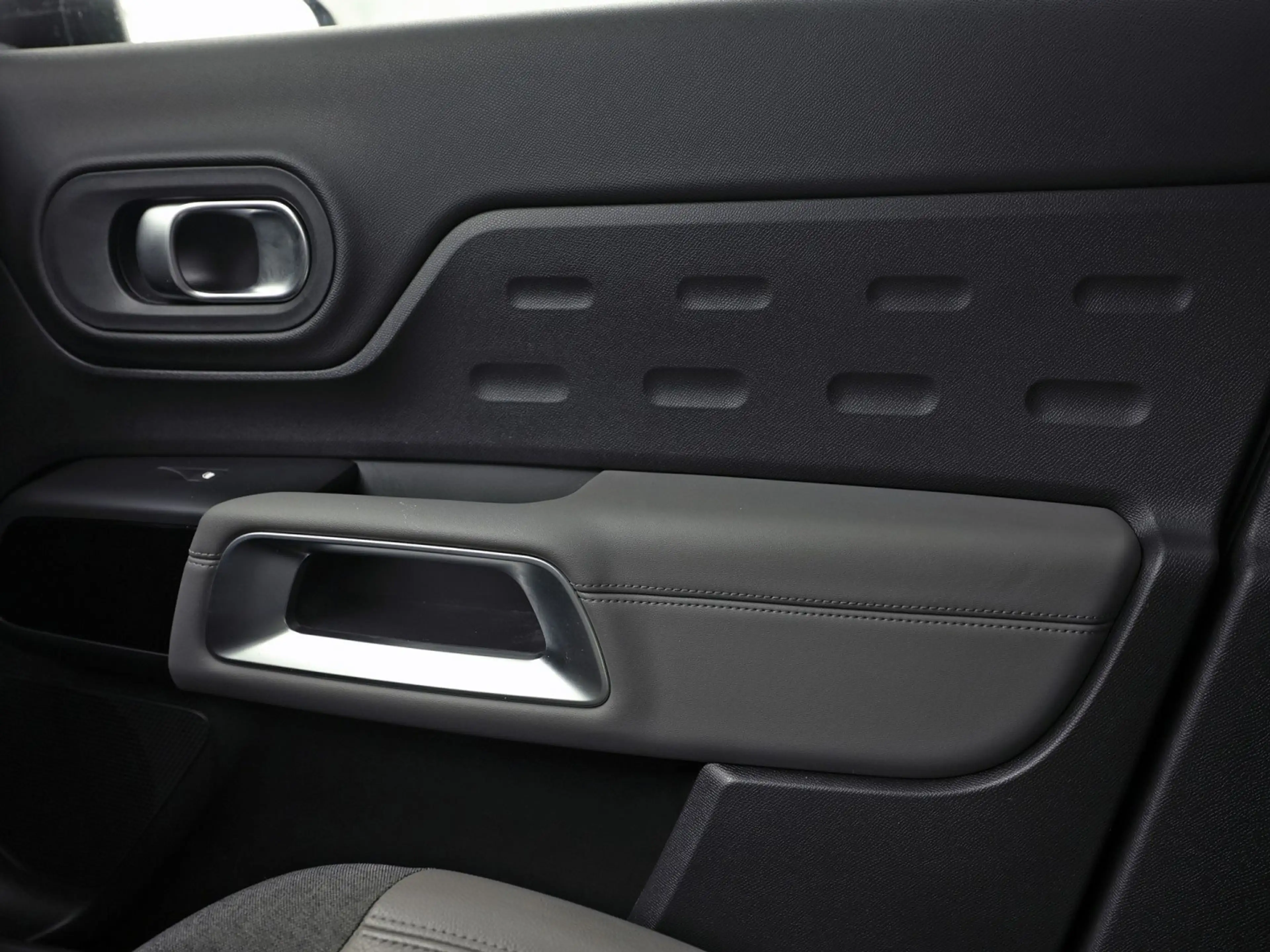 Citroen C5 Aircross 1.2 PureTech Sport (VIRTUAL COCKPIT, APPLE CARPLAY — photo 32