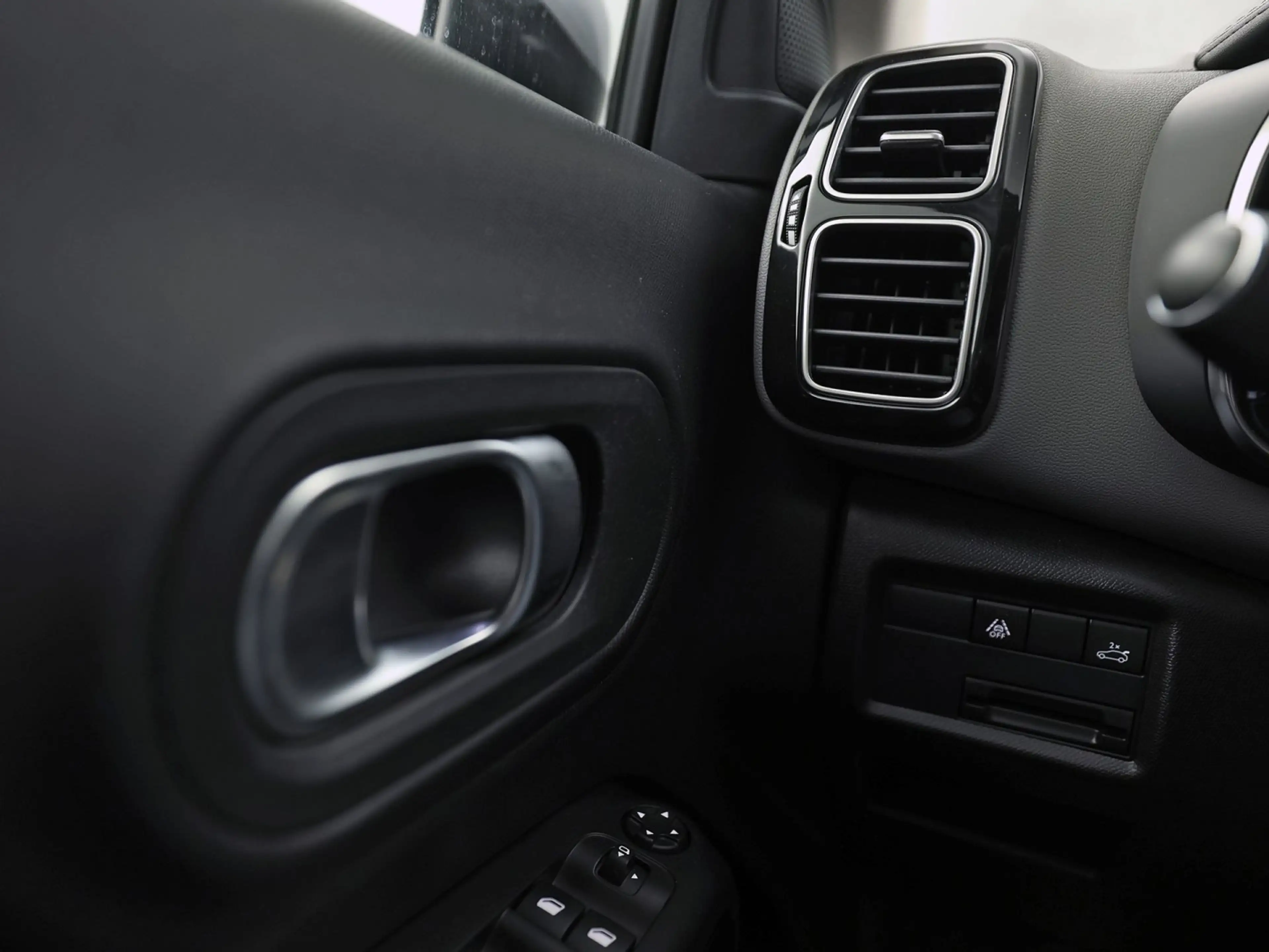 Citroen C5 Aircross 1.2 PureTech Sport (VIRTUAL COCKPIT, APPLE CARPLAY — photo 21