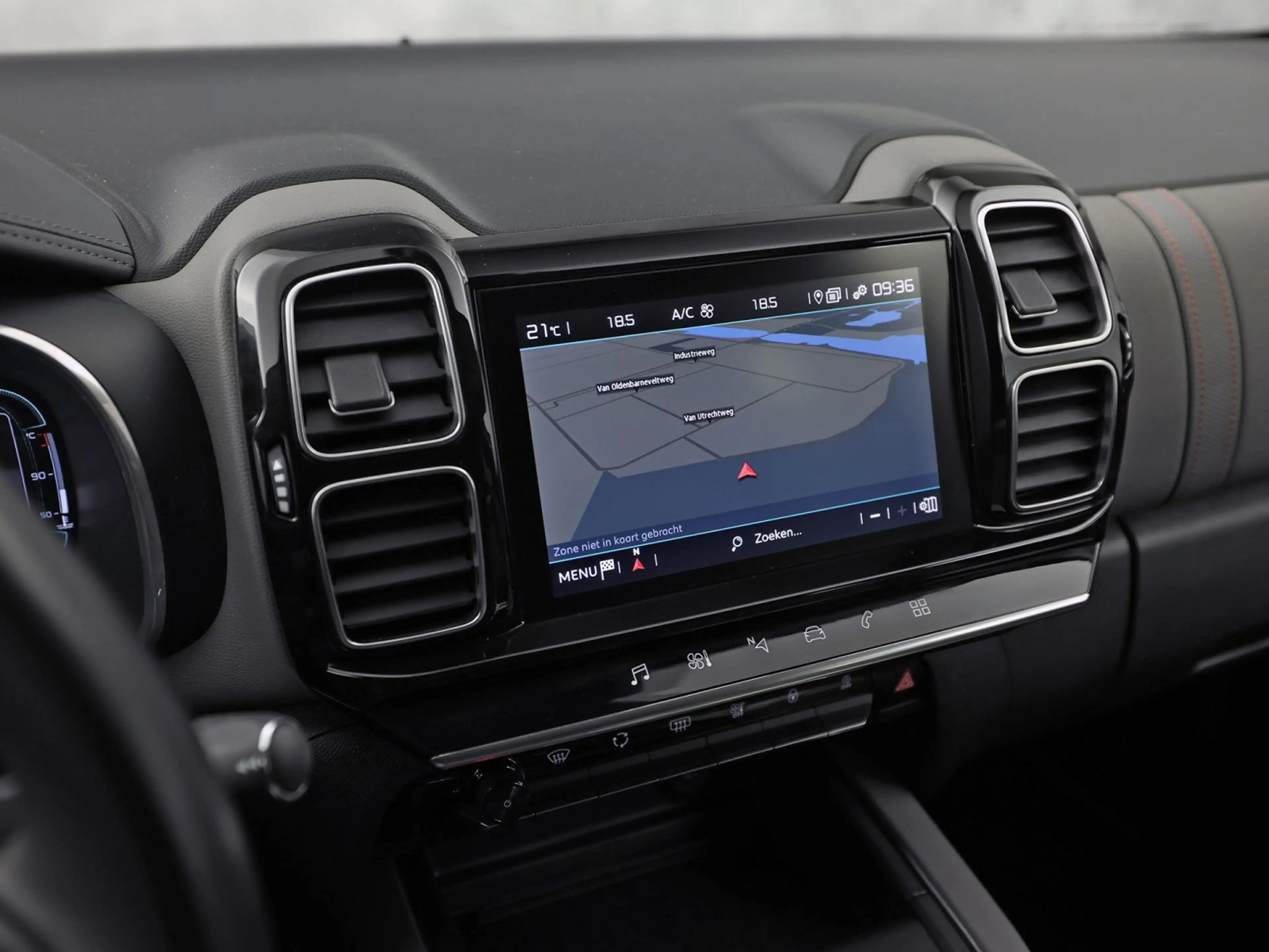 Citroen C5 Aircross 1.2 PureTech Sport (VIRTUAL COCKPIT, APPLE CARPLAY — photo 29