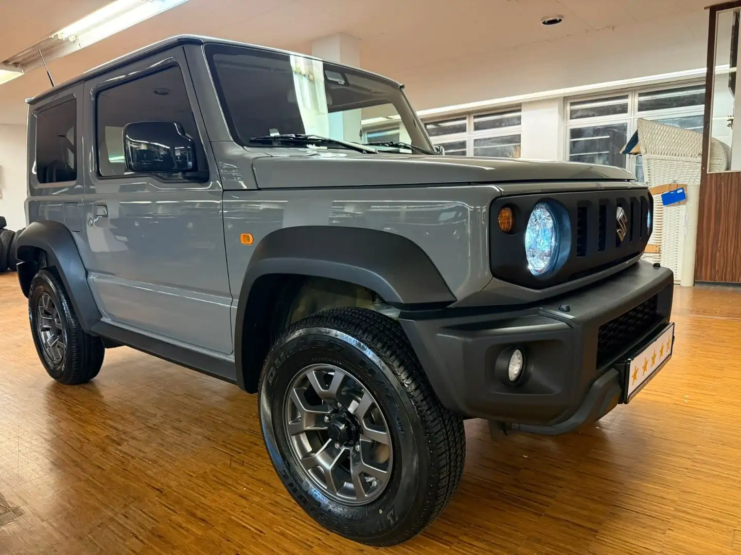 Suzuki Jimny 1.5 ALLGRIP Comfort PLUS AHK Grau - 2