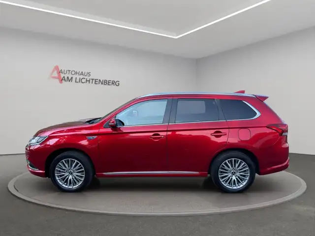 Mitsubishi Outlander view 2