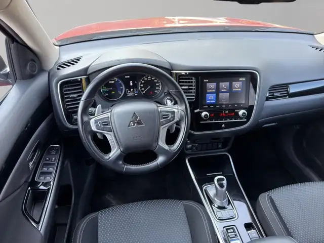 Mitsubishi Outlander view 10