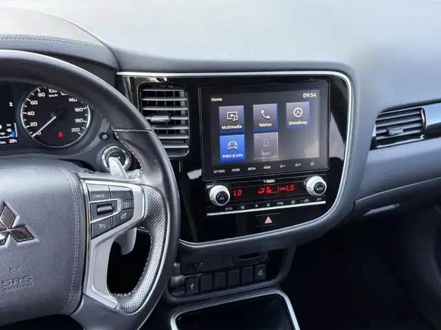 Mitsubishi Outlander view 12