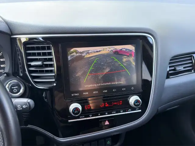 Mitsubishi Outlander view 14