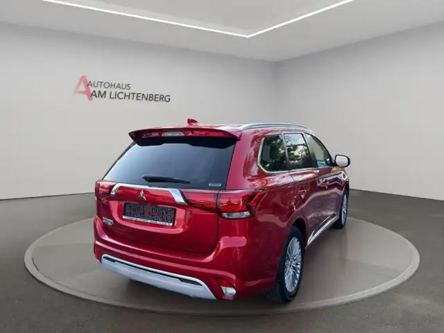 Mitsubishi Outlander view 4