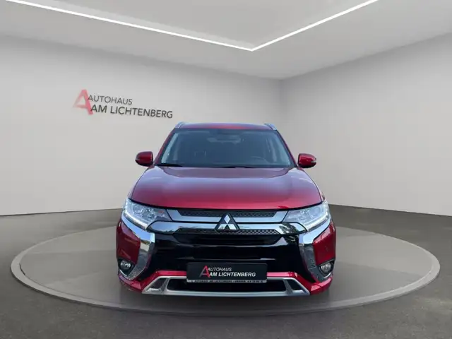 Mitsubishi Outlander view 3