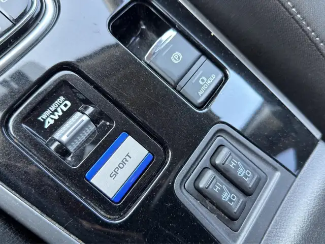 Mitsubishi Outlander view 15