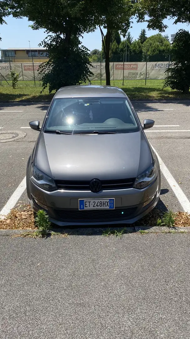 Volkswagen Polo Gris - 1