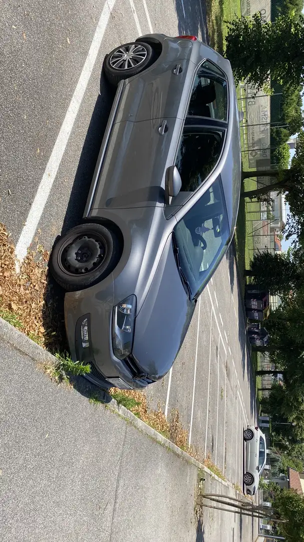 Volkswagen Polo Gris - 2