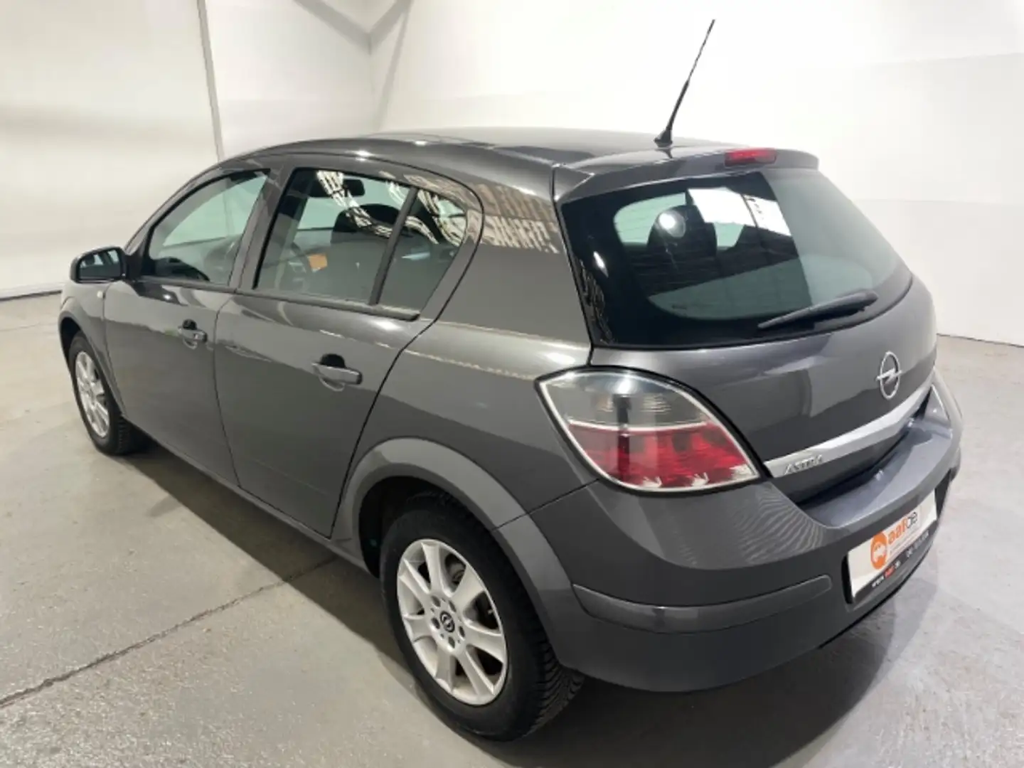 Opel Astra 1.6 H Edition Grijs - 2