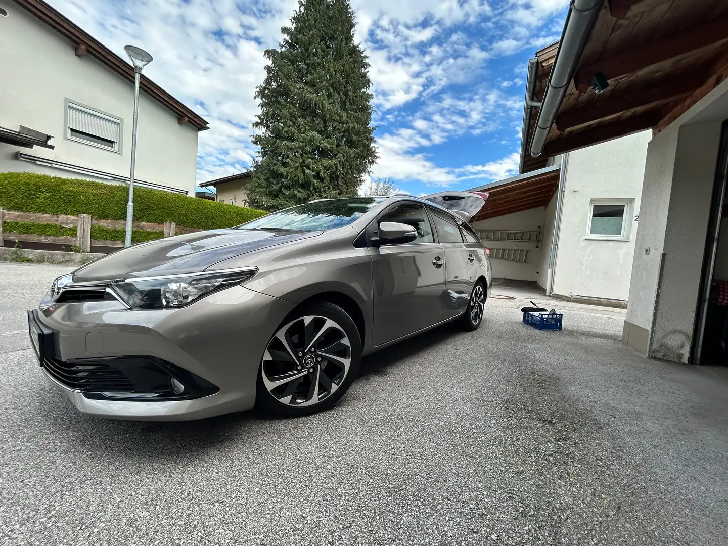 Toyota Auris Auris TS 1,6 D-4D Active Standheizung! Bronze - 1