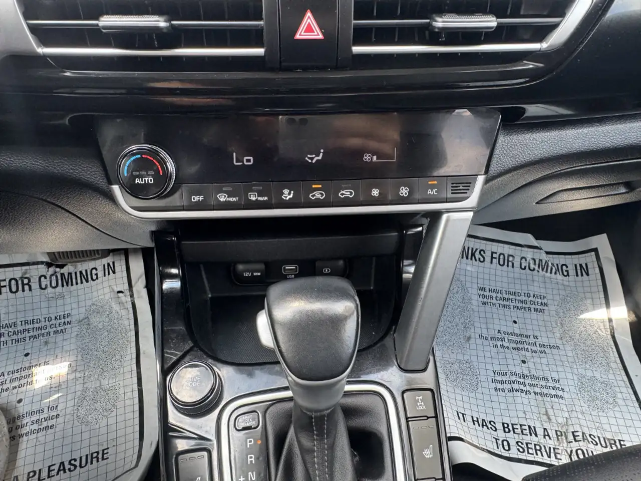 Kia Seltos снимка Kia Seltos