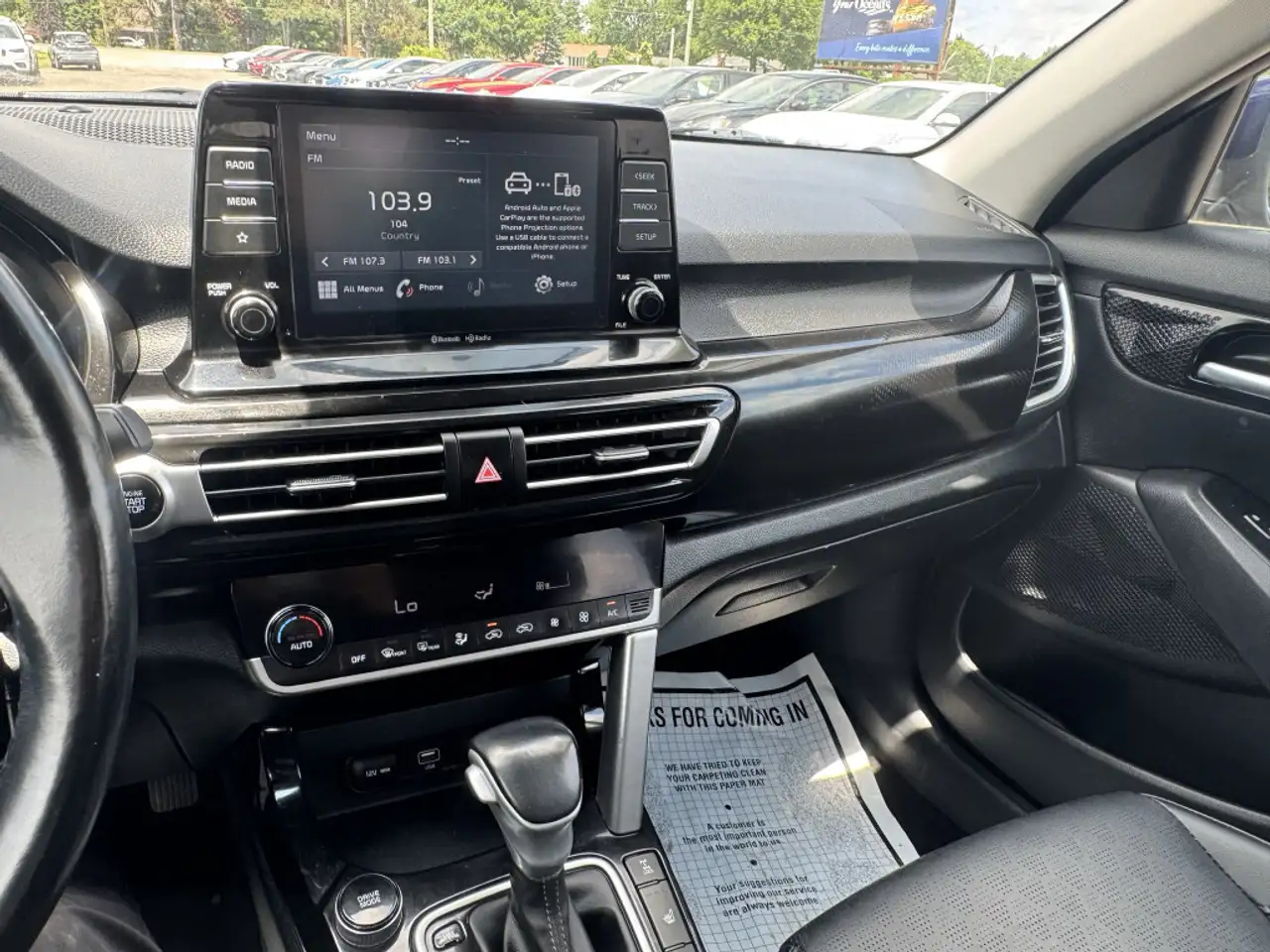 Kia Seltos снимка Kia Seltos