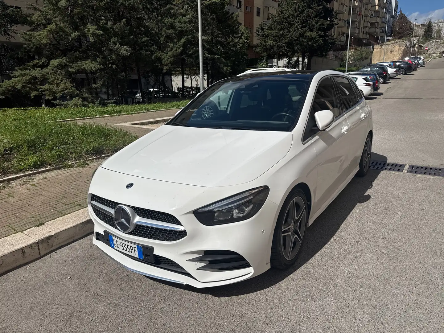 Mercedes-Benz B 200 d Premium auto - 1