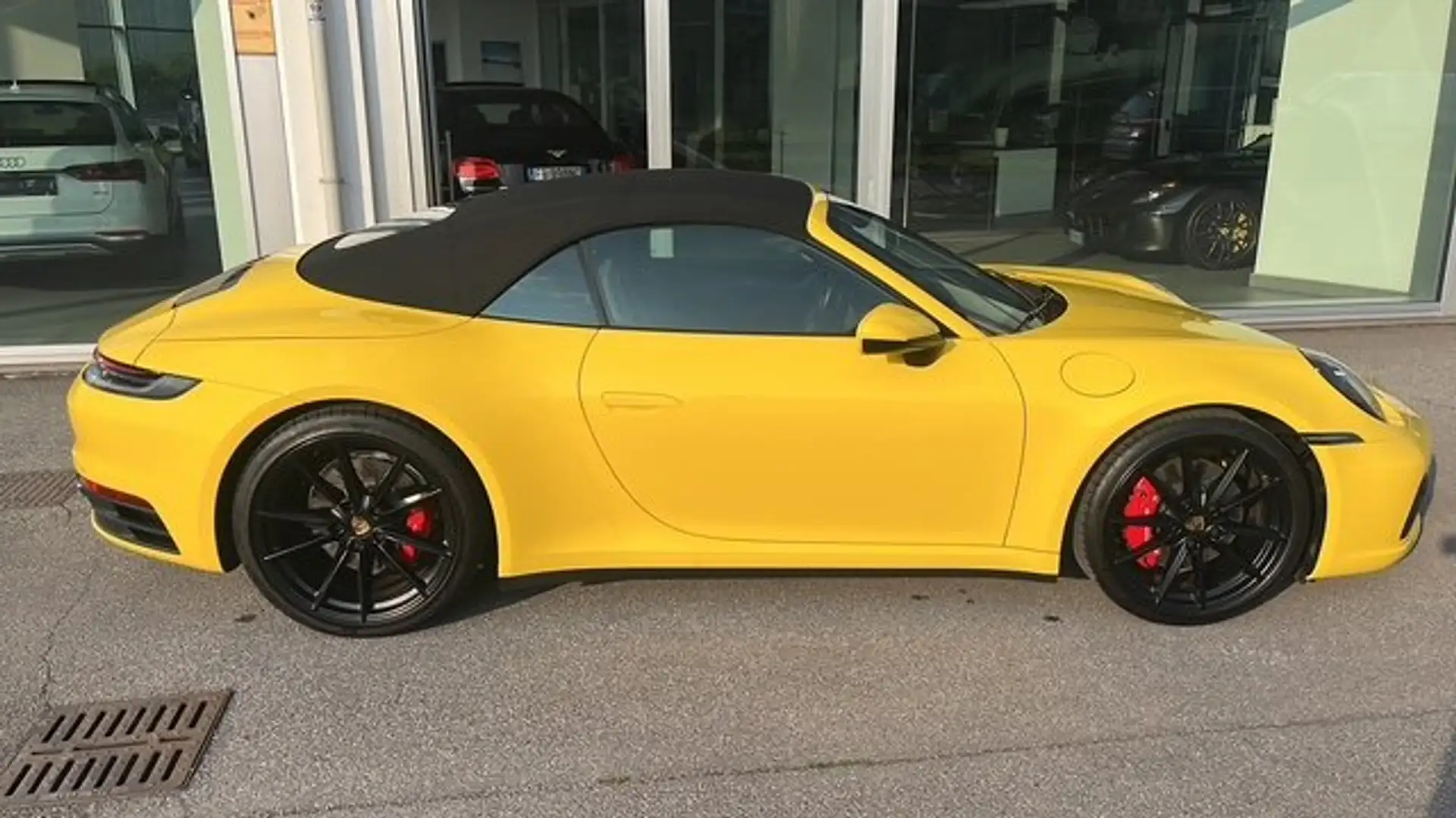 Porsche 911 Cabrio 3.0 Carrera 4S auto Giallo - 2