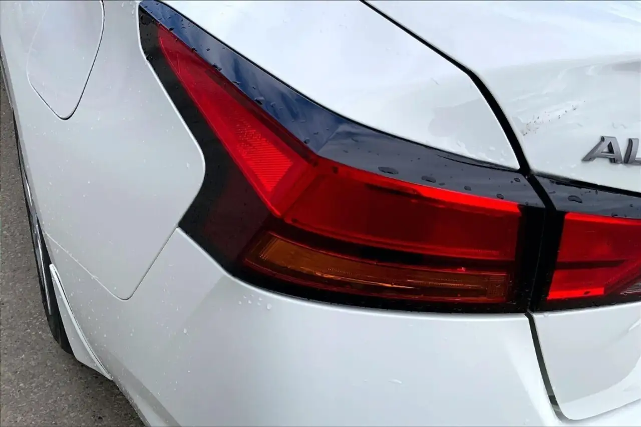 Nissan Altima снимка Nissan Altima