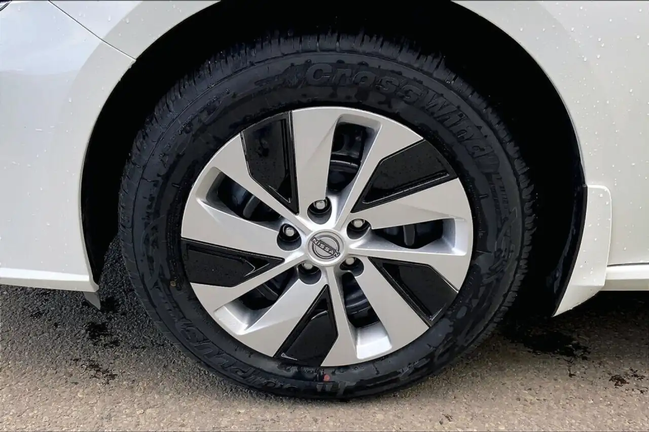 Nissan Altima снимка Nissan Altima