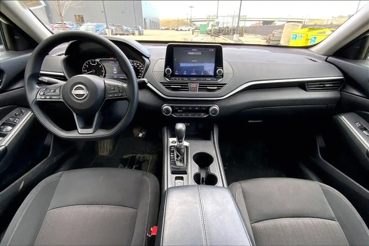 Nissan Altima снимка Nissan Altima