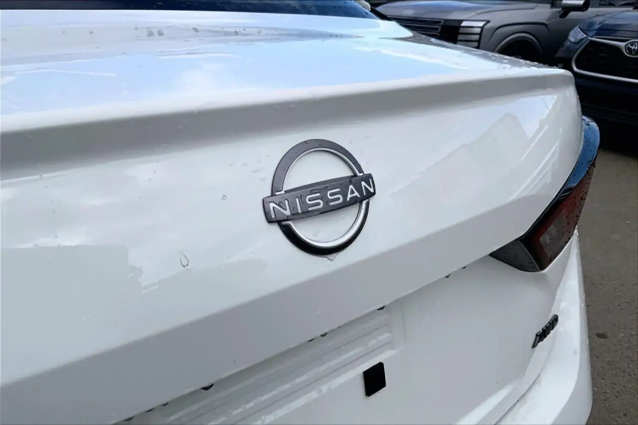 Nissan Altima снимка Nissan Altima
