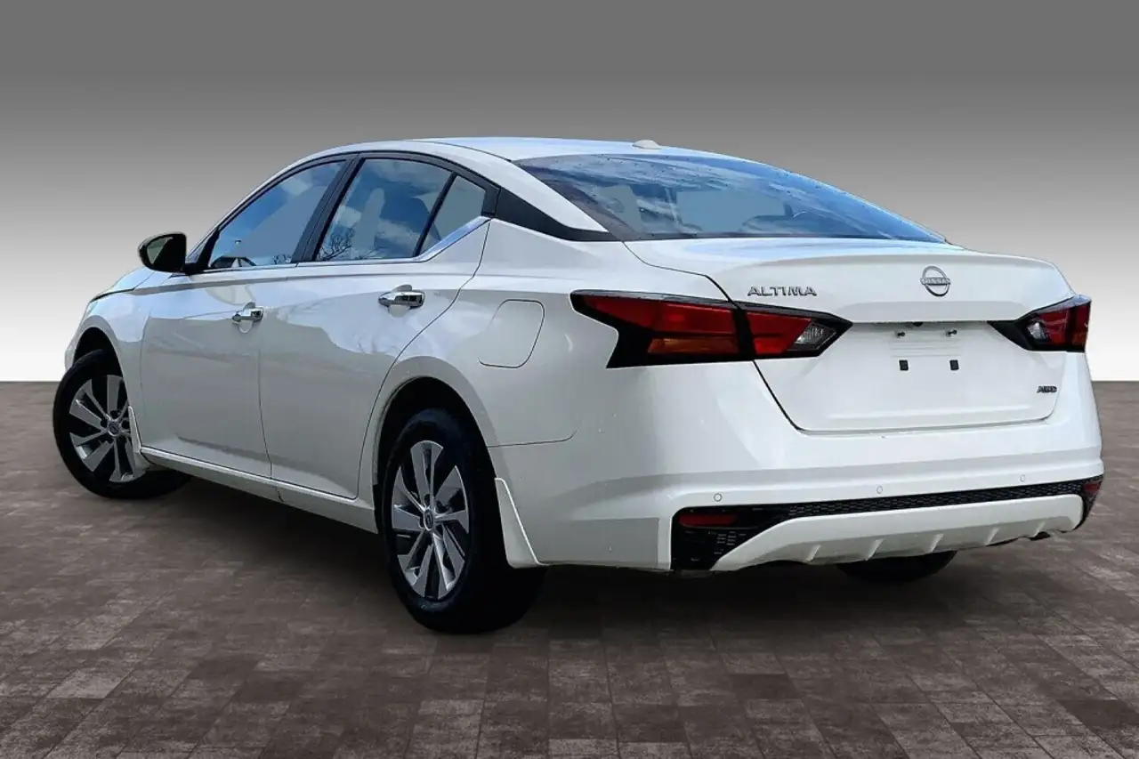 Nissan Altima снимка Nissan Altima