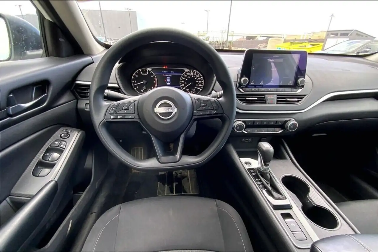 Nissan Altima снимка Nissan Altima