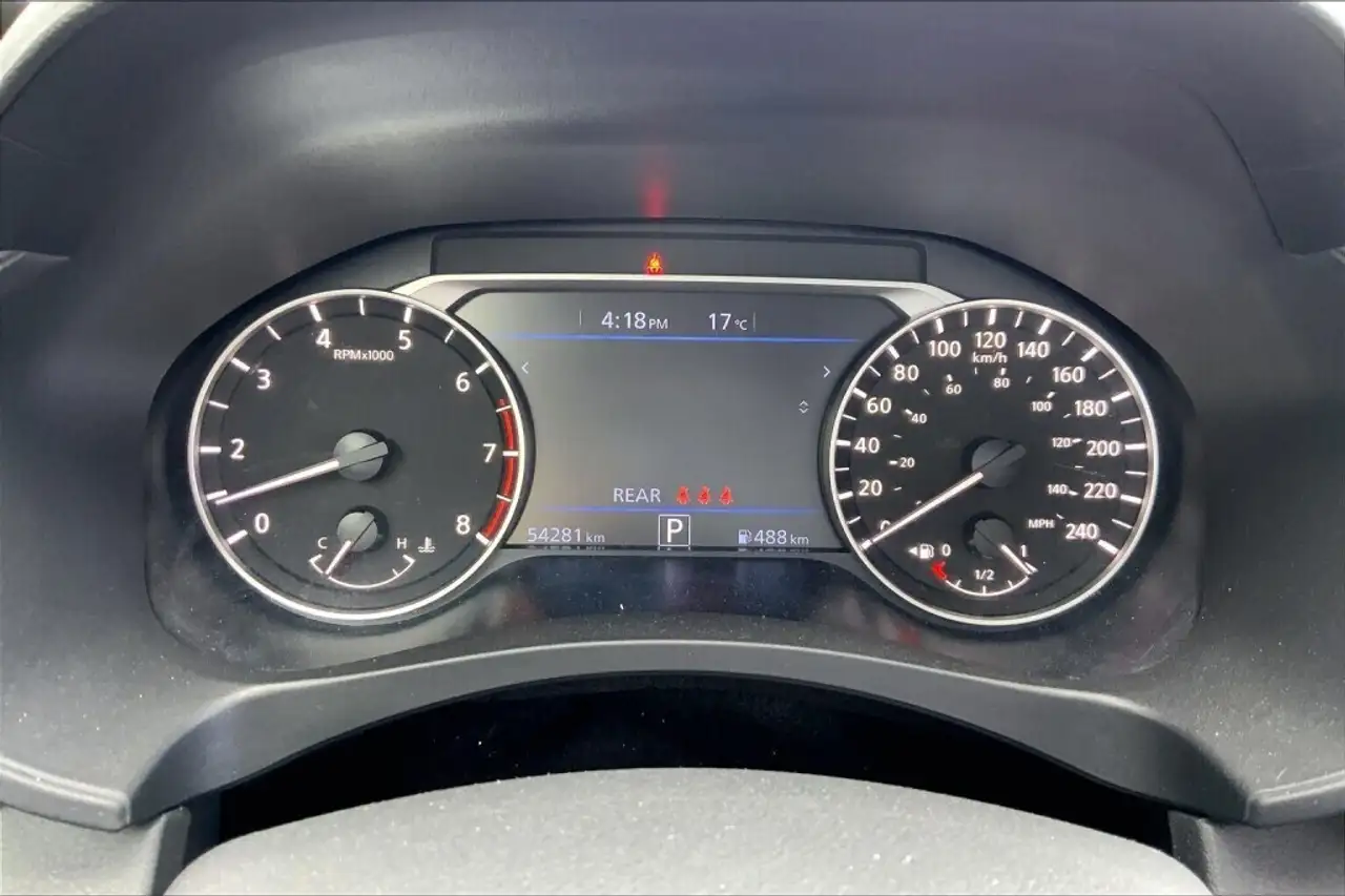 Nissan Altima снимка Nissan Altima