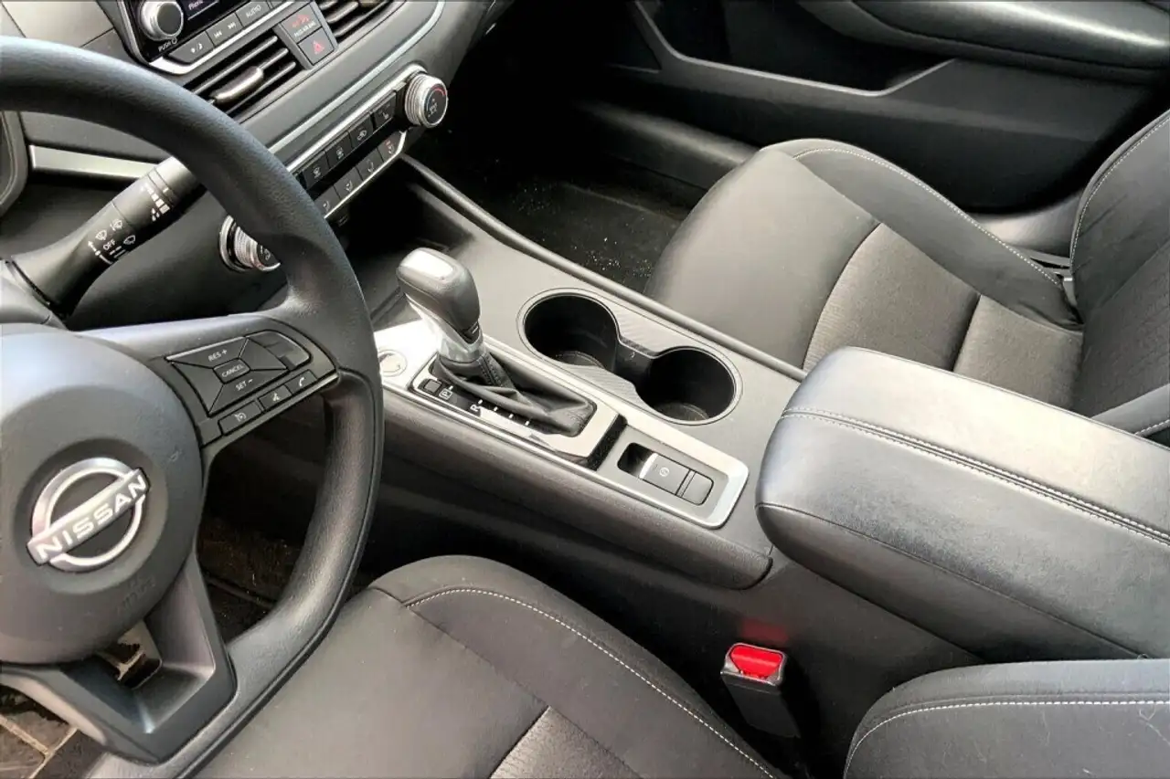 Nissan Altima снимка Nissan Altima