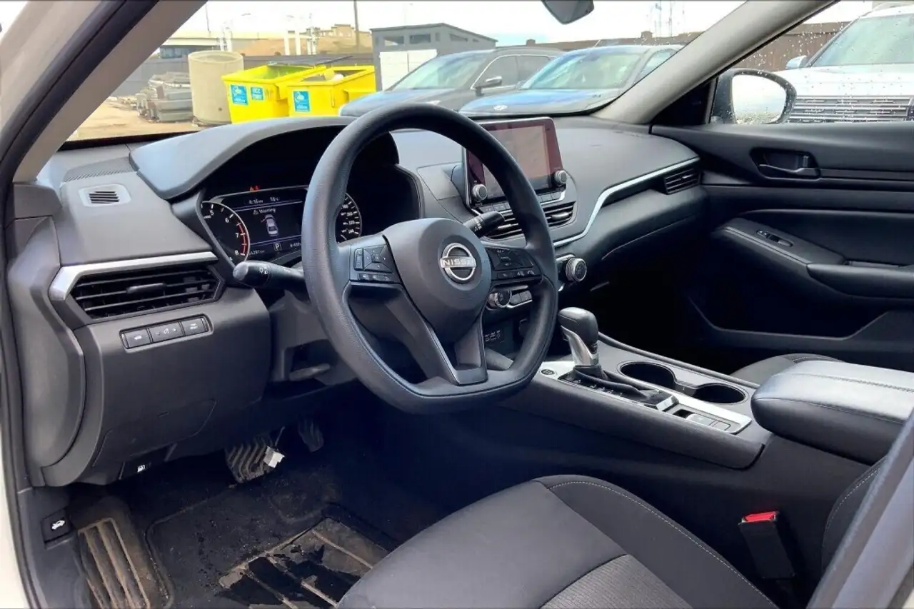 Nissan Altima снимка Nissan Altima