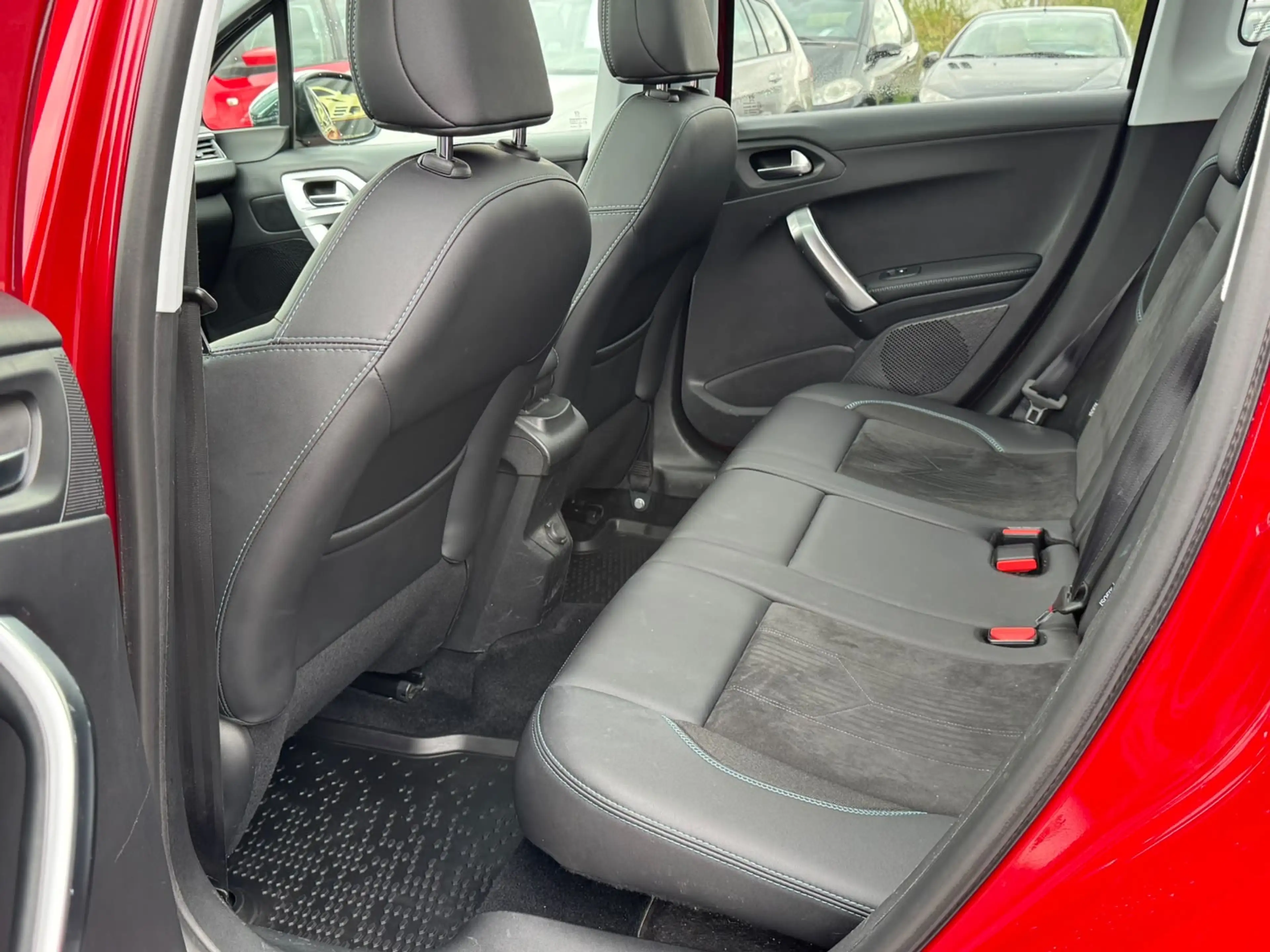Peugeot 2008 2008 1.6 BlueHDi Style — photo 11