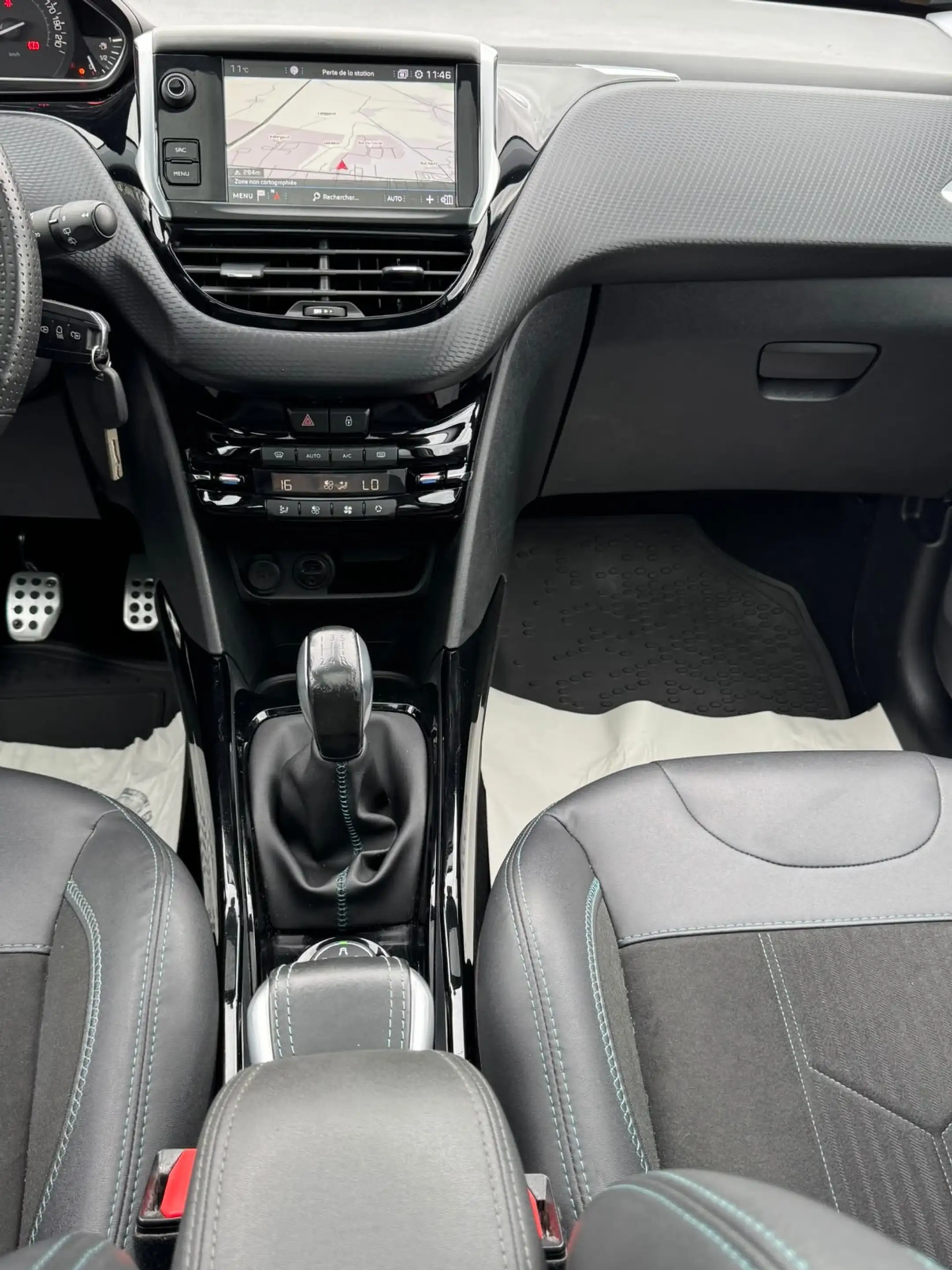 Peugeot 2008 2008 1.6 BlueHDi Style — photo 9