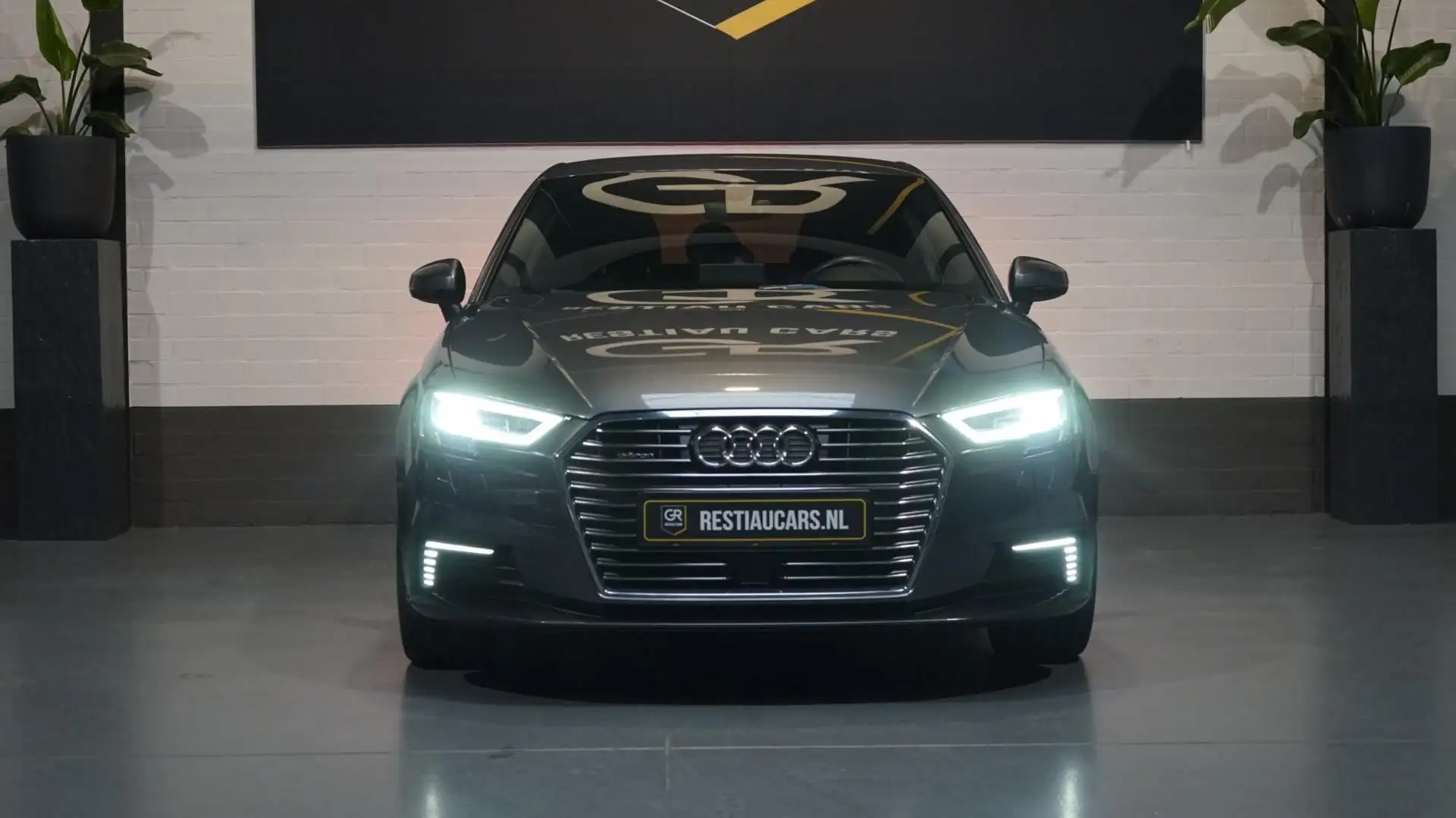 Audi A3 Sportback 40 e-tron S-Line Plus AUTOMAAT-ACC-AUDI Grijs - 2