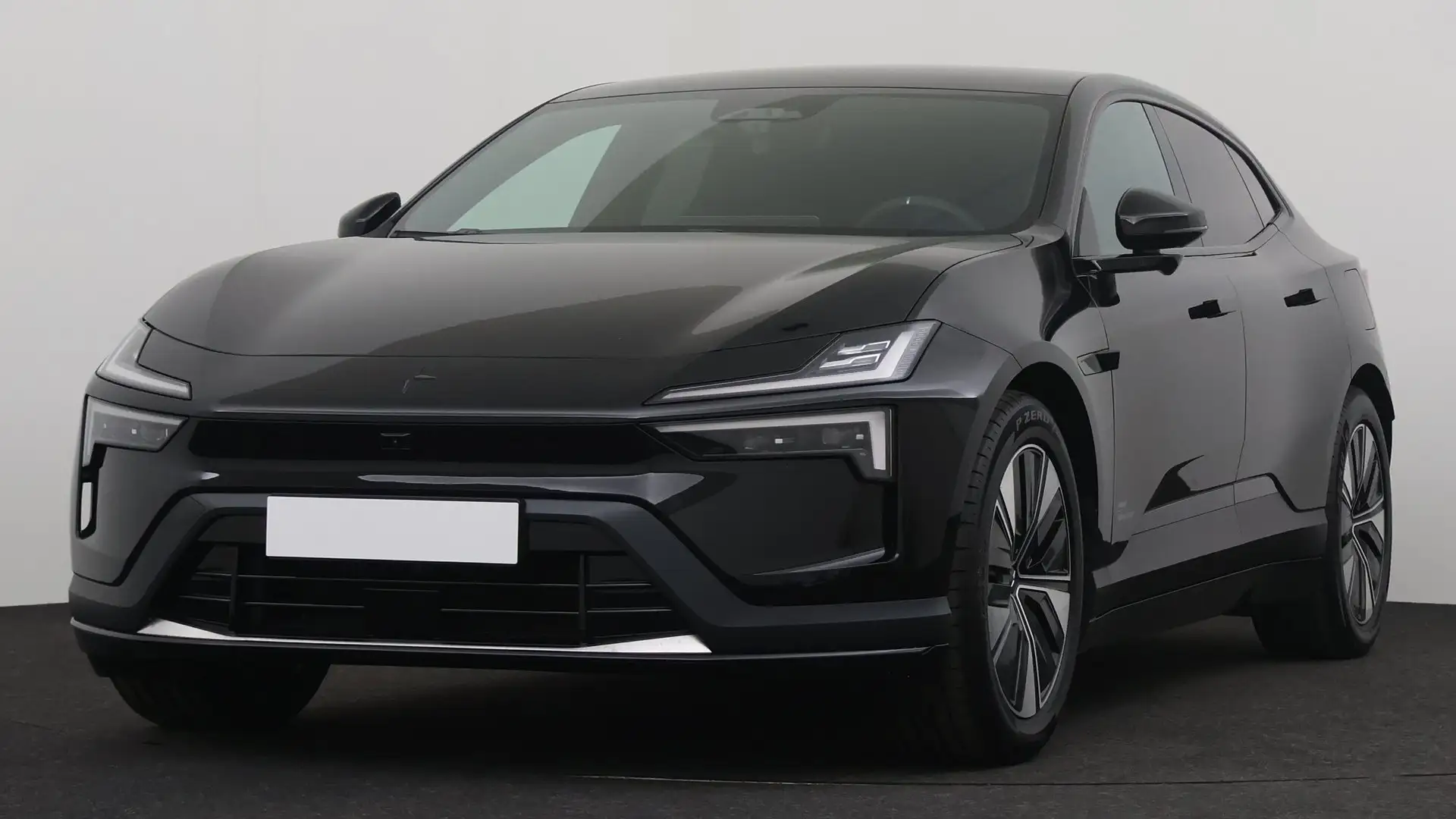 Polestar 4 100kWh LRSM MY25 Pilot/Plus Noir - 1