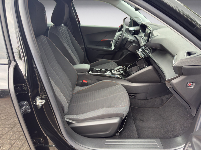Peugeot e-2008 — photo 11