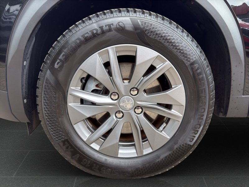Peugeot e-2008 — photo 9