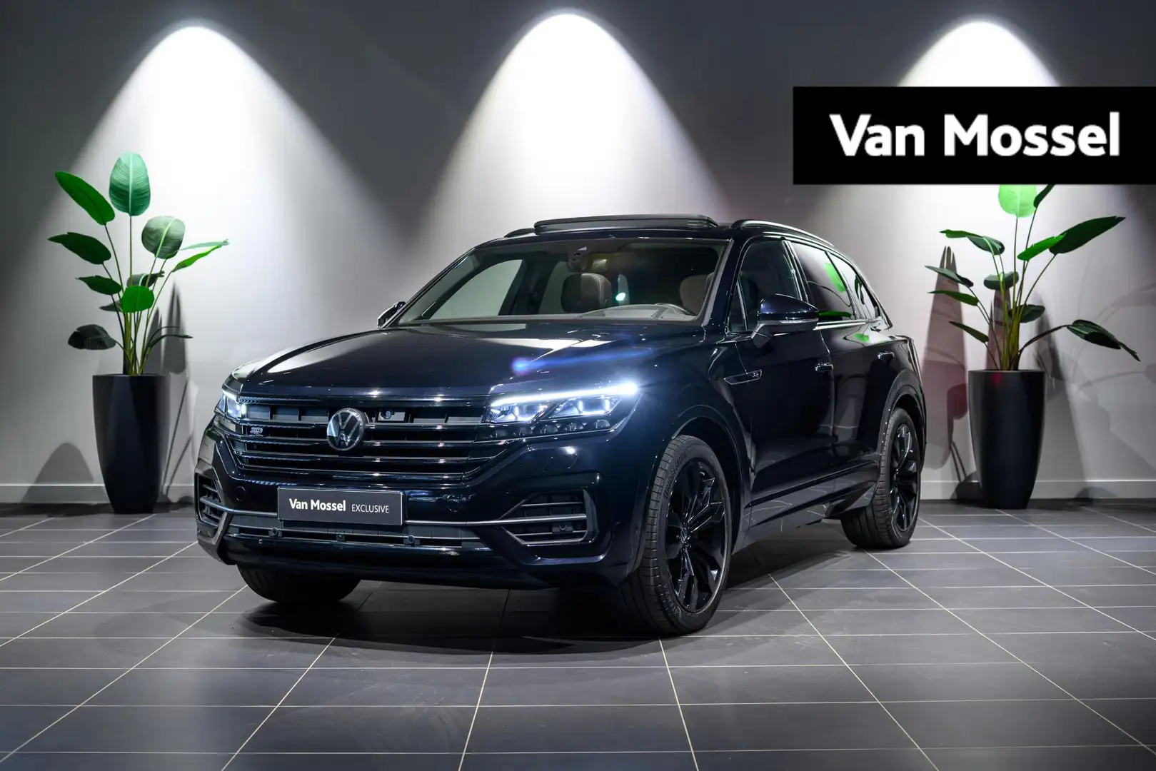 Volkswagen Touareg 3.0 V6 210kW 4WD R-Line LUCHTVERING | DYNAUDIO | P Zwart - 1