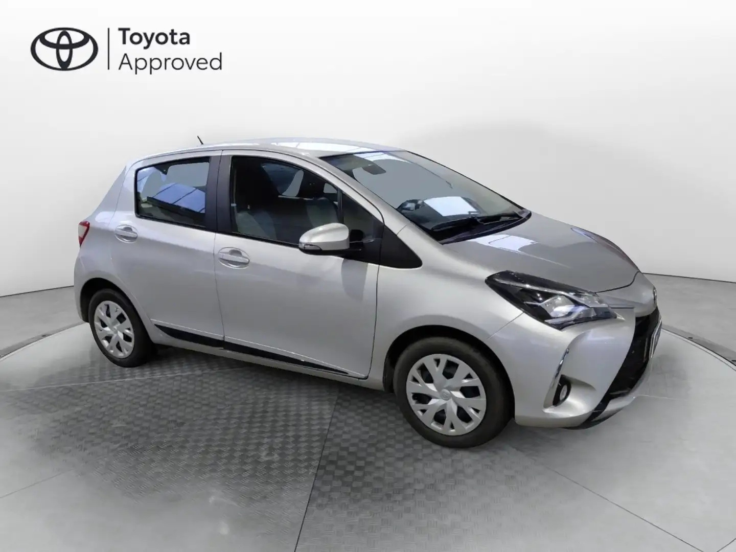 Toyota Yaris Yaris III 2017 5p 1.5h Active my18 Argent - 1