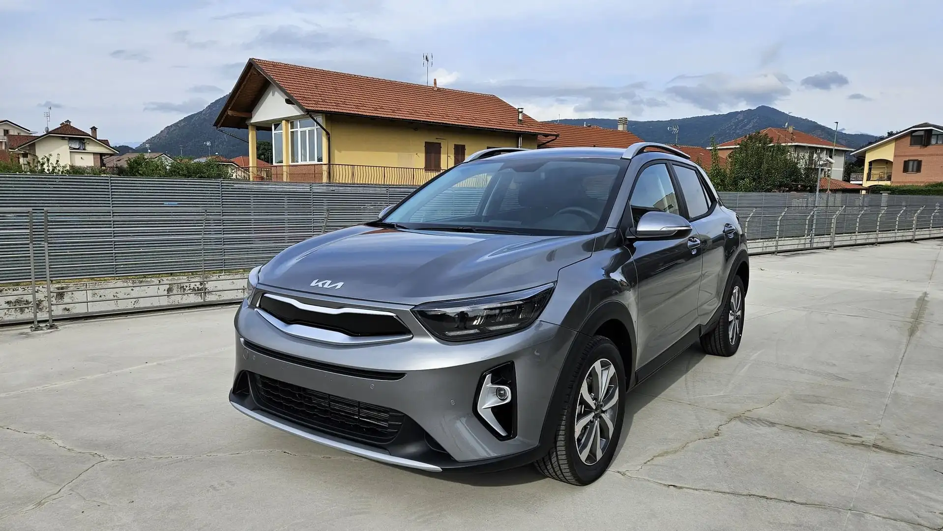 Kia Stonic Stonic 1.2 MPI Style Grigio - 1