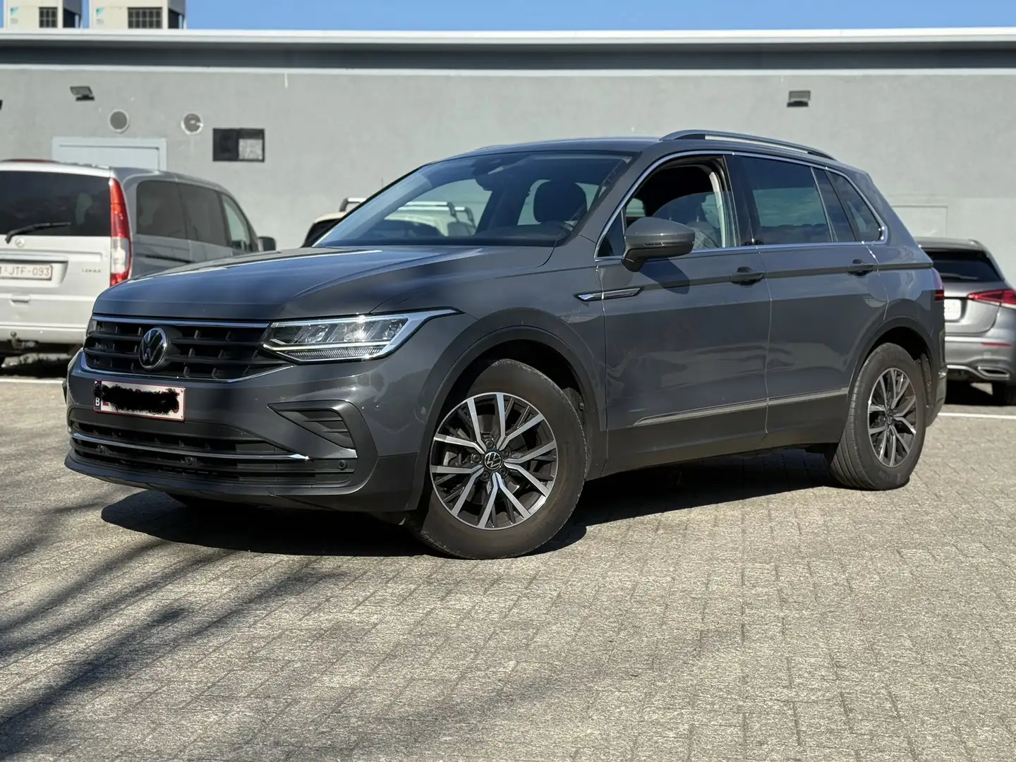 Volkswagen Tiguan 1.5 TSI Life OPF DSG Grijs - 2