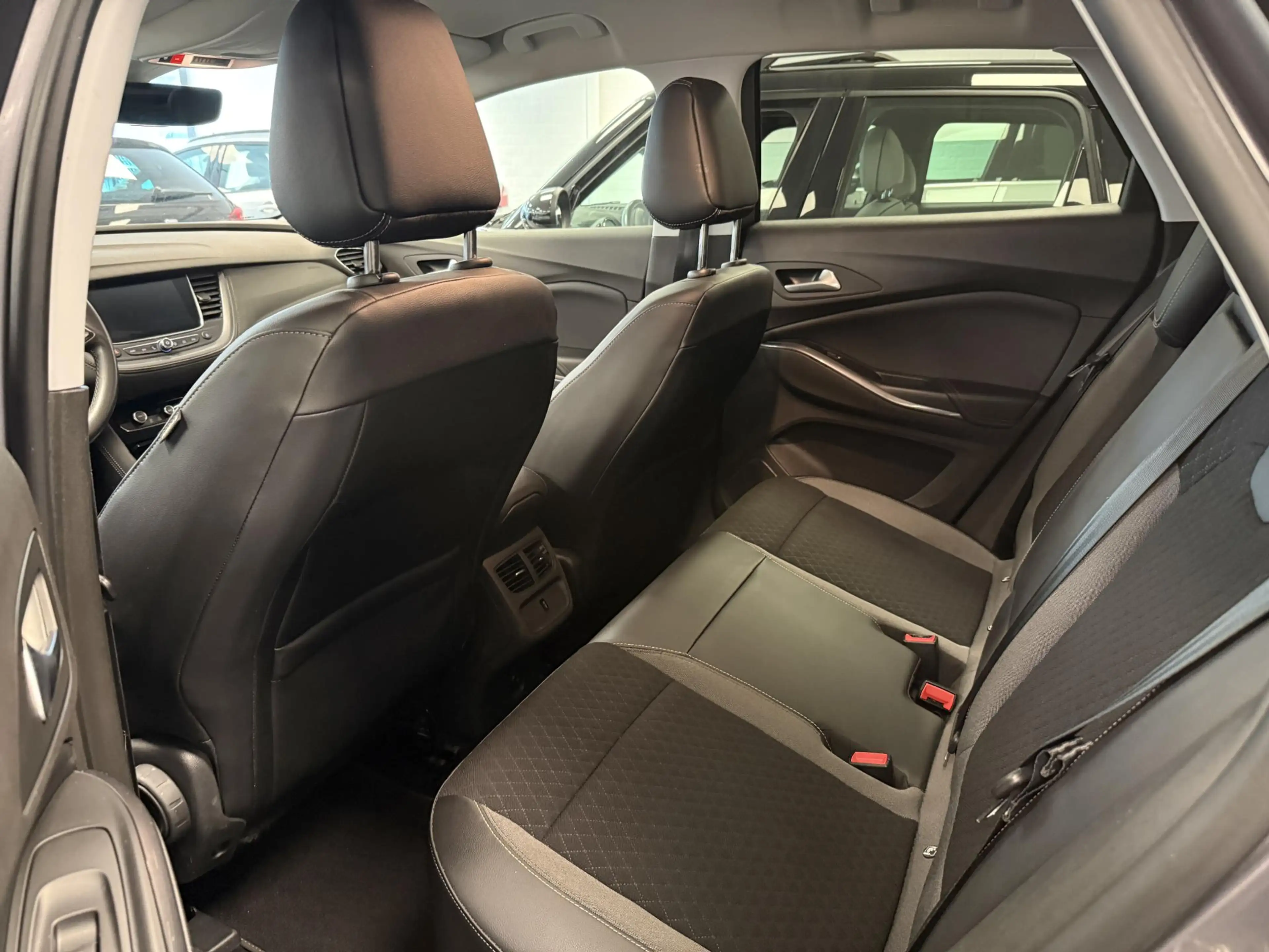 Opel Grandland X 1.6 Turbo Hybrid4 Business Executive * Carplay * C — photo 6