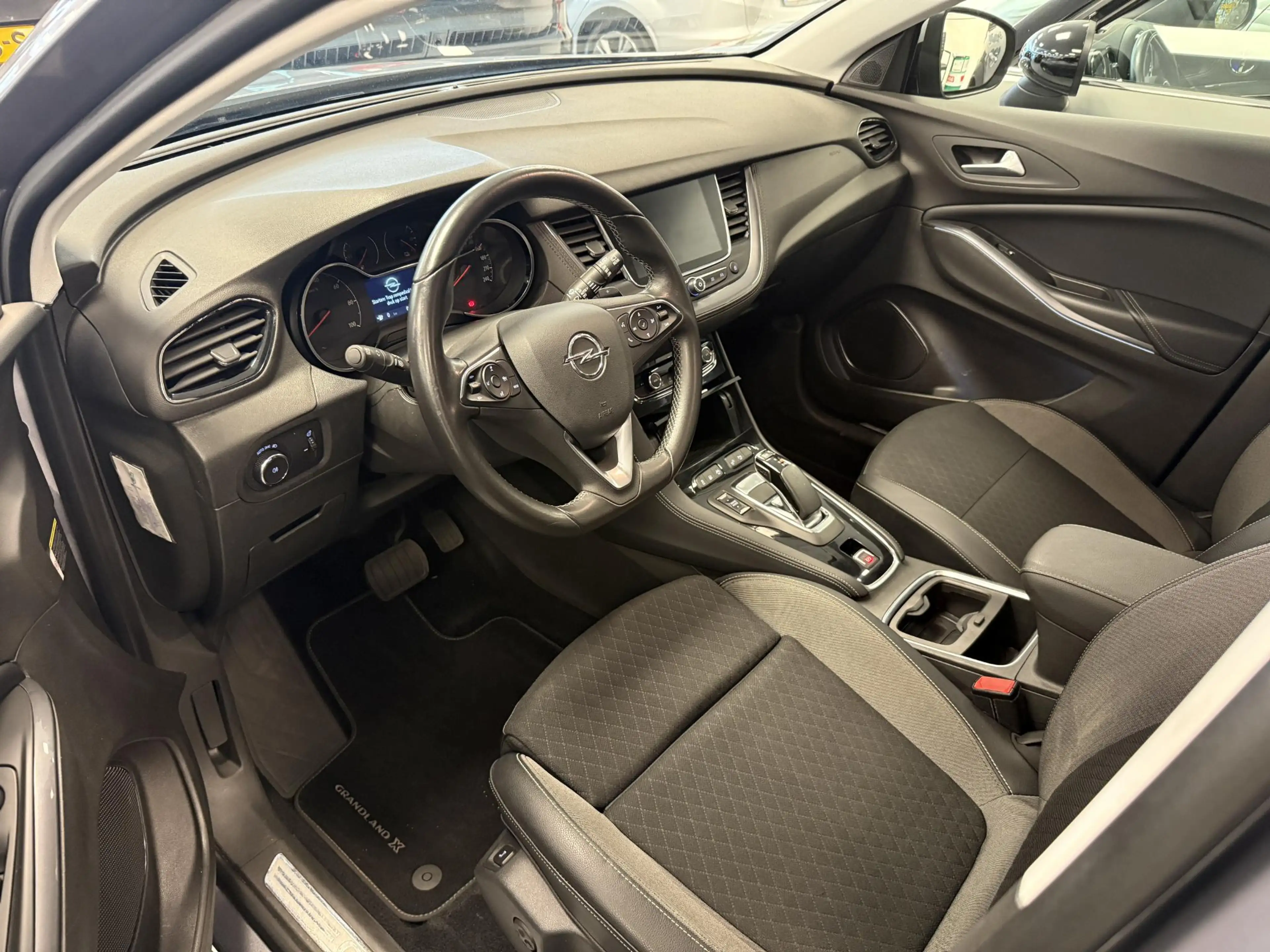 Opel Grandland X 1.6 Turbo Hybrid4 Business Executive * Carplay * C — photo 5